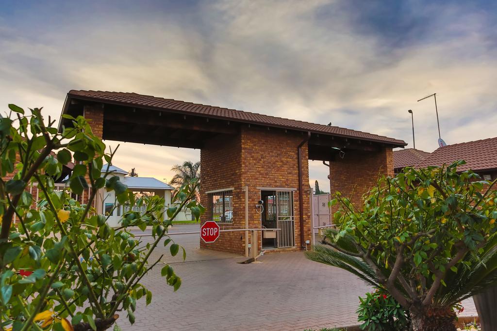 Rudman Townhouses - Family Apartment Boksburg Exterior foto